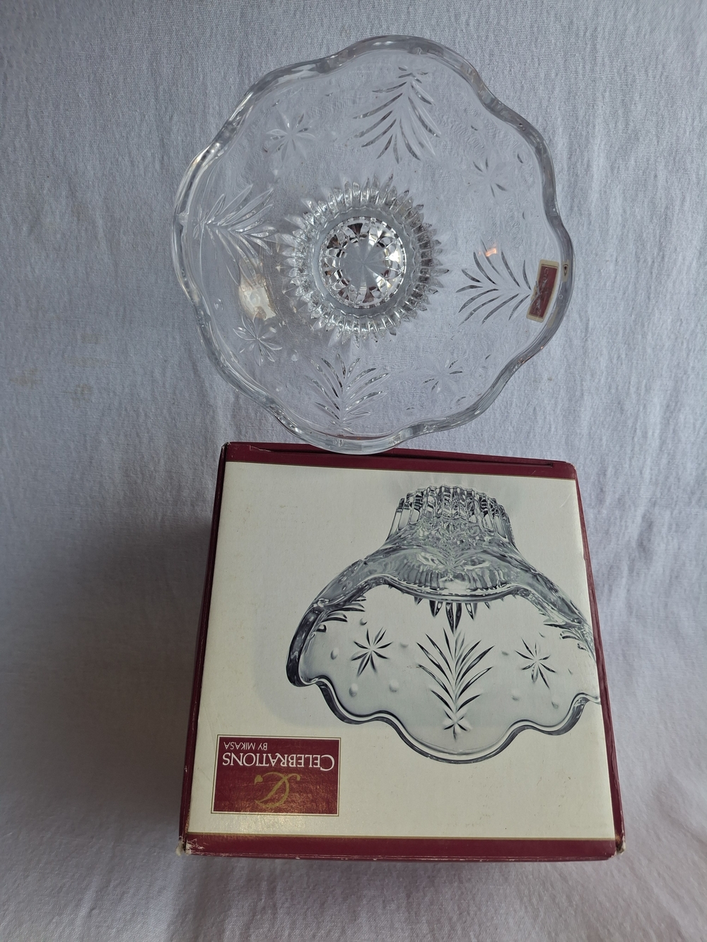 Mikasa Clear Scalloped Crystal-Style Serving Bowl